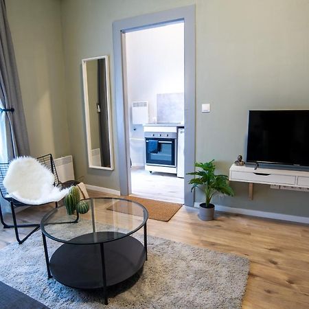 Cozy Apartment On The Boulevard. Budapest Exteriör bild