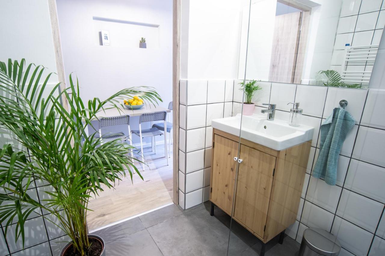 Cozy Apartment On The Boulevard. Budapest Exteriör bild